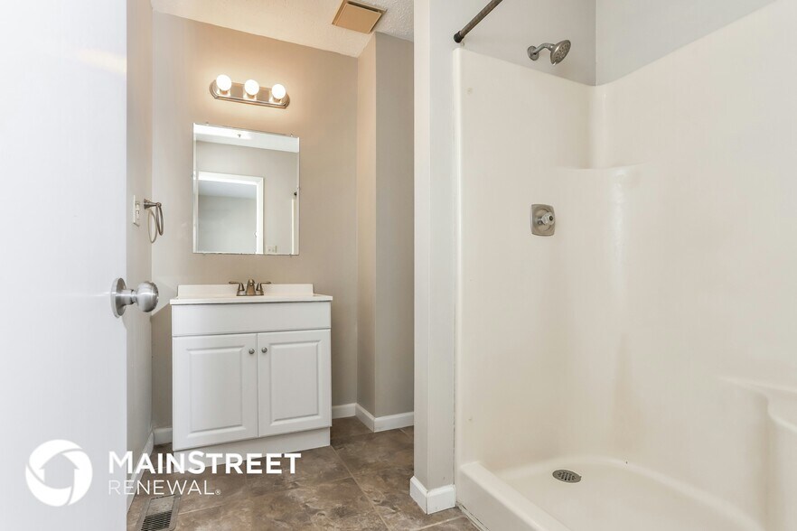 Building Photo - 721 Willow Wood Ct
