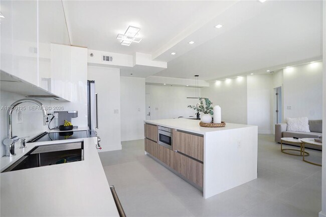 Building Photo - 19101 NE 36th Pl