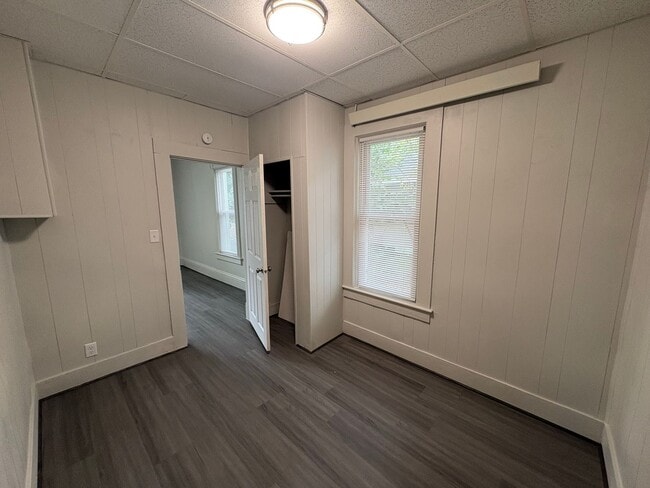 Building Photo - 545 Balcom St