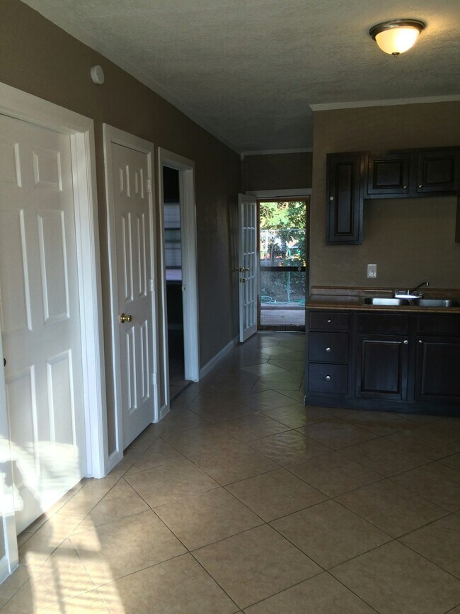 Building Photo - 203 Gorman
