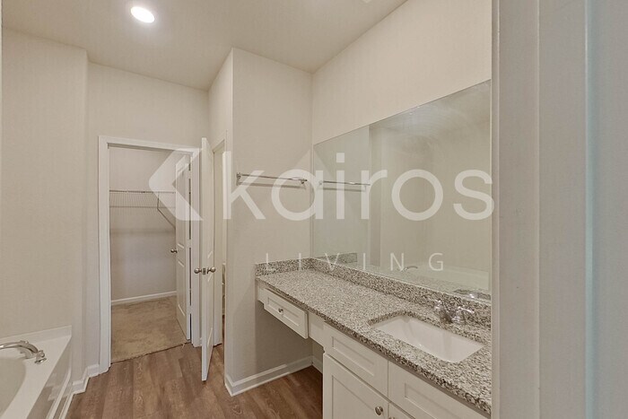 Building Photo - 3494 Bridgewood Dr