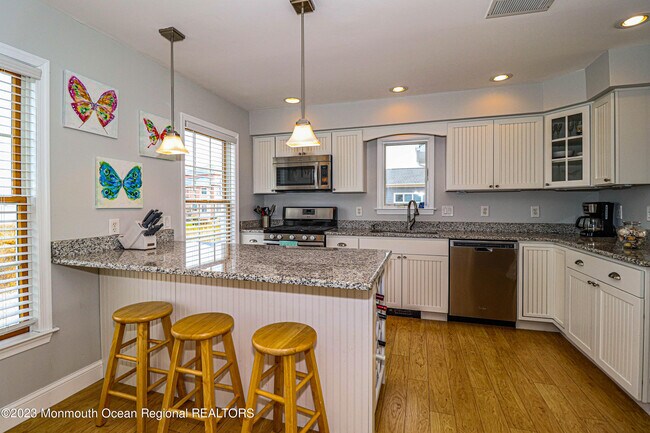 Building Photo - 1095 Island Dr