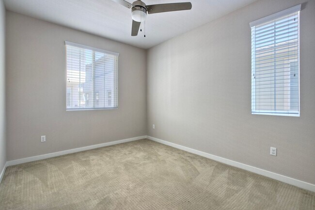 Building Photo - 3 Br/2.5 Ba w Loft and 2 car attached gara...