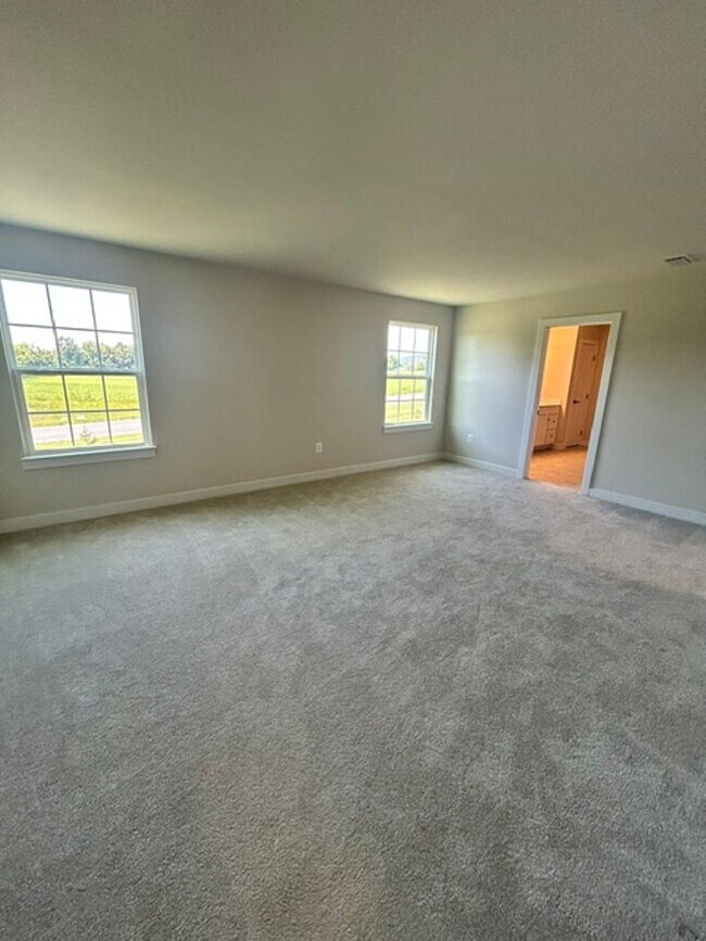 Building Photo - 10696 Whispering Pine Ln