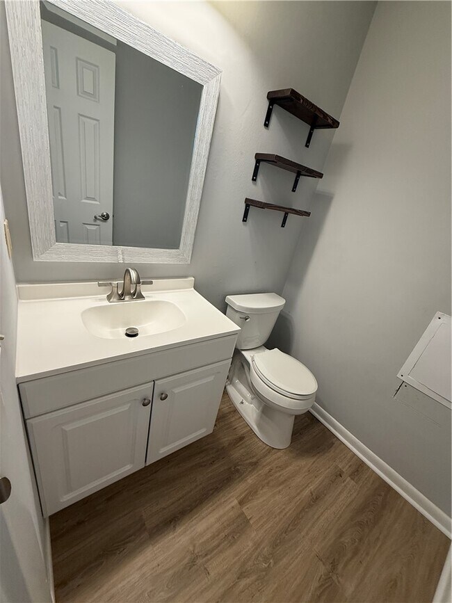 Building Photo - 112 Lynwood Dr