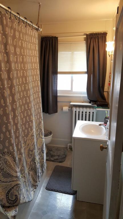 Building Photo - 803 Vickroy Ave