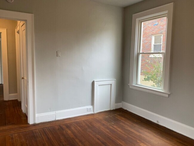 Building Photo - 4226 W 8th St