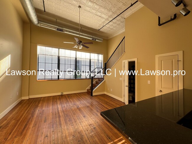 Building Photo - Luxury Apartment in Downtown Roanoke!