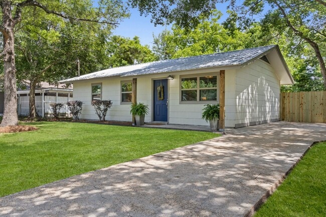 Building Photo - 133 Hickory Dr