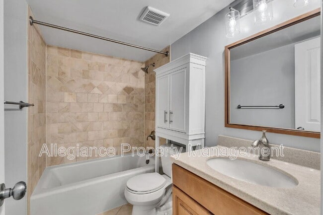 Building Photo - 1001 N Randolph St