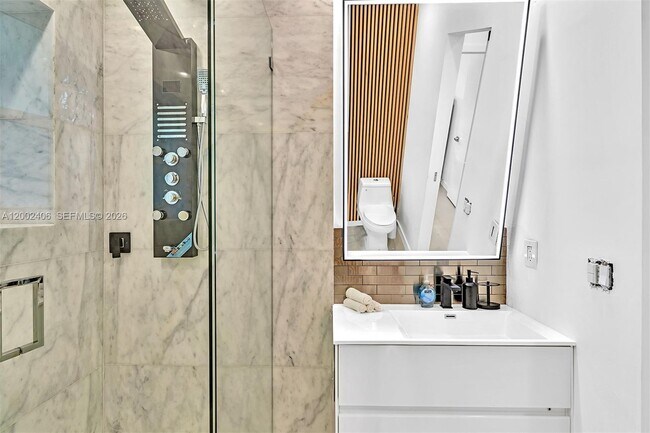 Building Photo - 1002 10th St