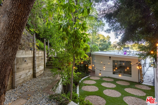 Building Photo - 7473 Mulholland Dr