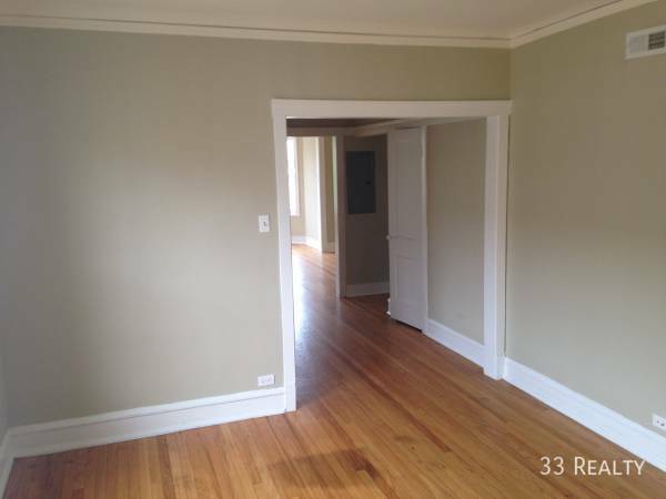 Building Photo - Large 2 Bed 1 Bath in Rogers Park with Cen...