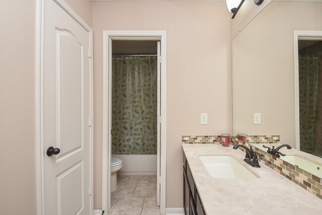 Building Photo - 6034 Gracys Landing Ln