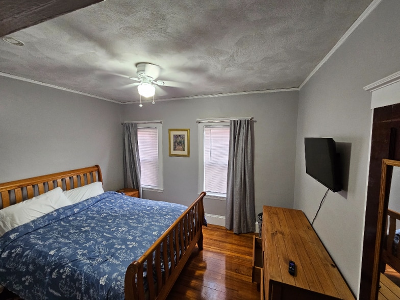 Building Photo - 536 Mt Auburn St