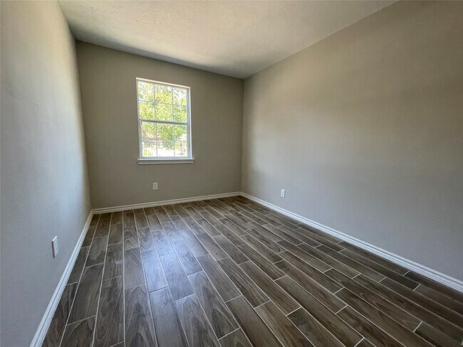 Building Photo - 7886 Locksley Rd