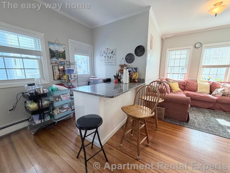 Building Photo - 519 Main St