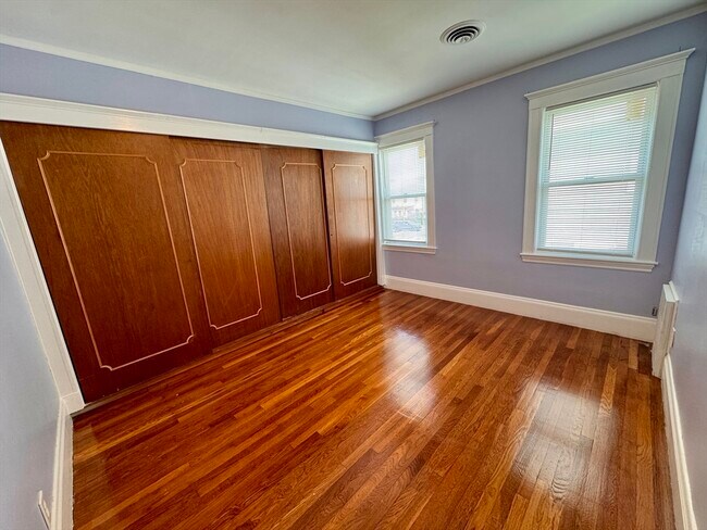 Building Photo - 253 E Squantum St