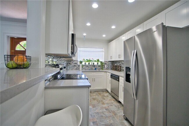Building Photo - 1419 N 16th Ct
