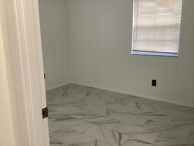 Building Photo - Apopka Duplex