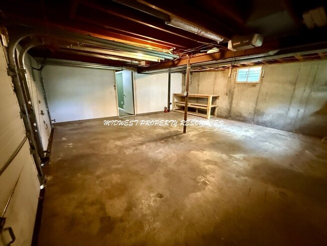 Building Photo - Cozy 3 Bedroom Home in Blue Springs