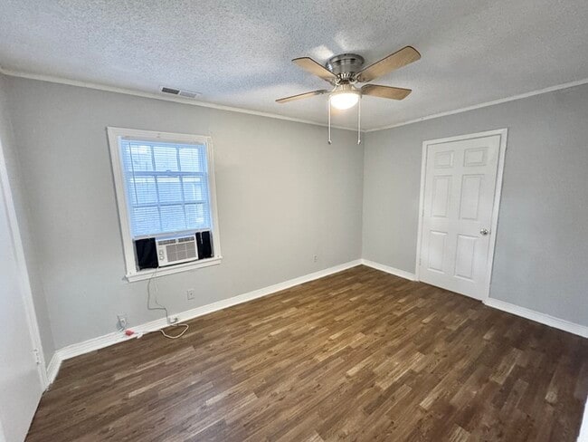 Building Photo - 3350 Hardin Ave