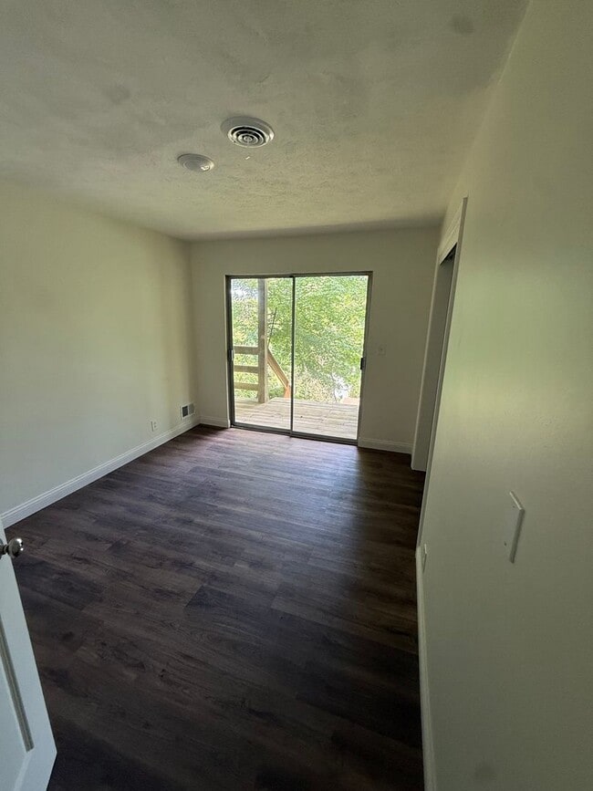 Building Photo - 805 Basil Rd