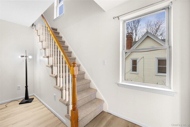 Building Photo - 17 Fairview St