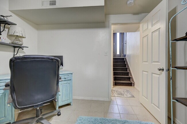 Building Photo - Charming 3-Bed Home with Bonus Room, Firep...
