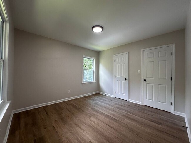 Building Photo - 3 bed 2 bath in Decatur!