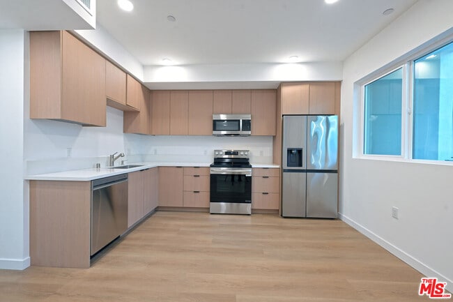 Building Photo - 14606 Sylvan St