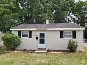 Building Photo - 2 Bedroom House