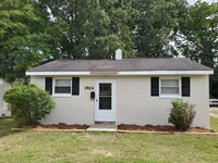 Building Photo - 2 Bedroom House