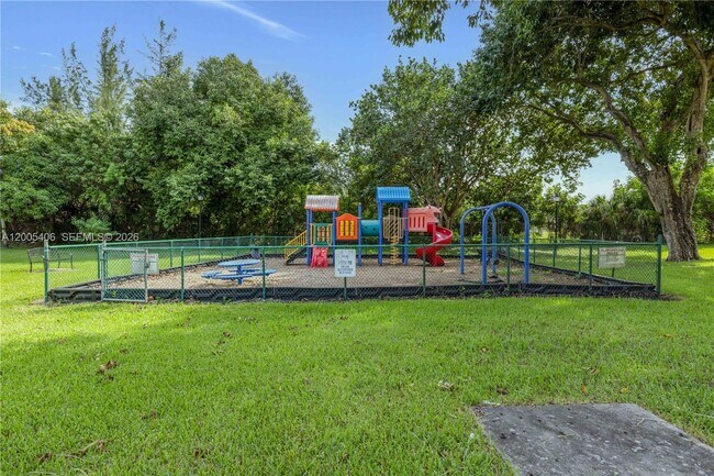 Building Photo - 8390 N Missionwood Cir