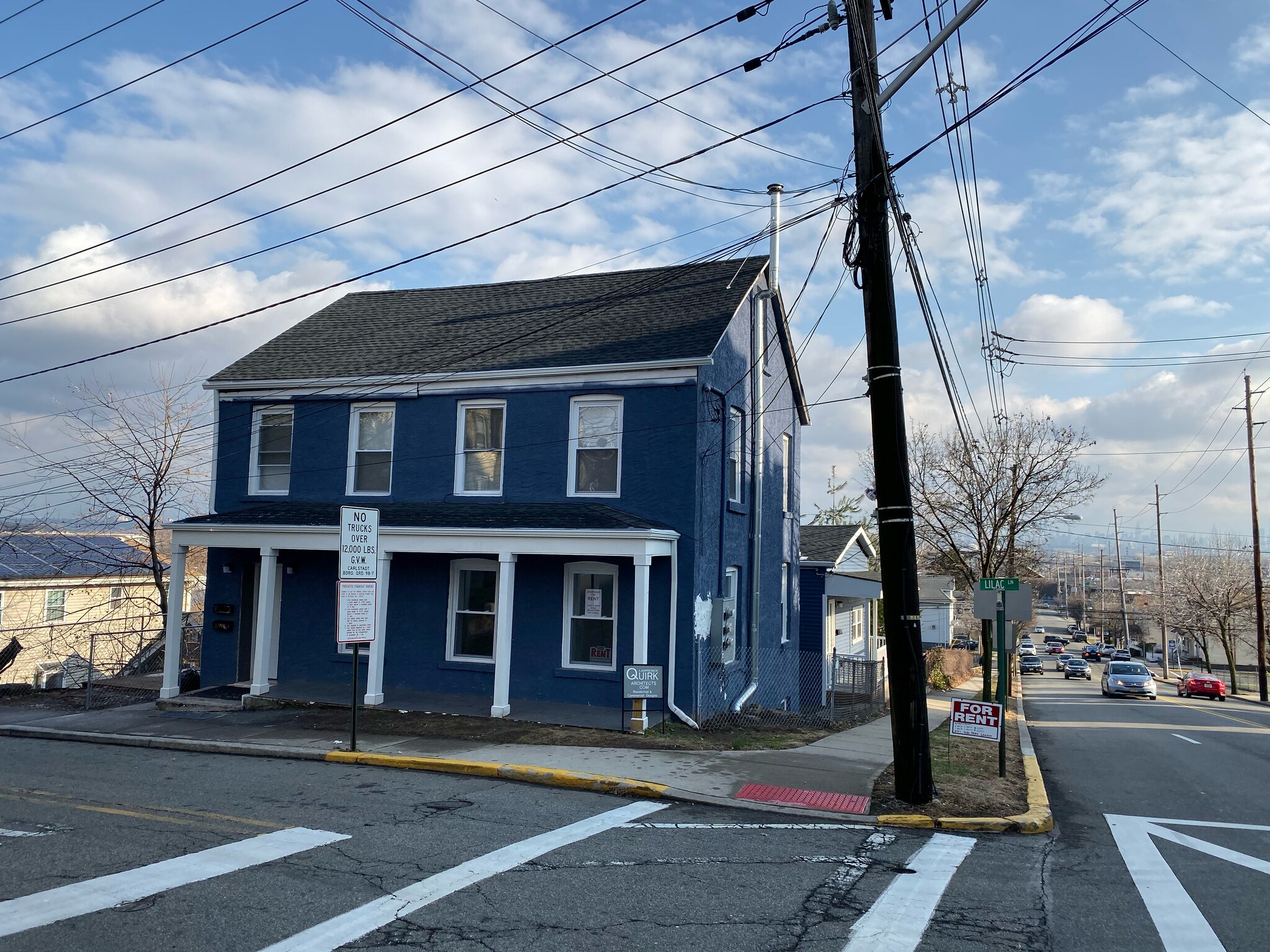 Building Photo - 301 Lilac Ln