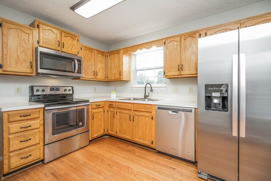 Building Photo - 3512 Calais Cir