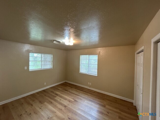 Building Photo - 1814 Crestridge Dr