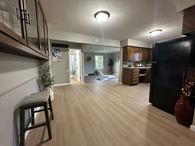Building Photo - Renovated 2 bed, 1 bath home for rent in W...