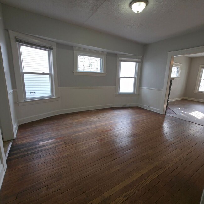 Building Photo - 1363 Cranford Ave