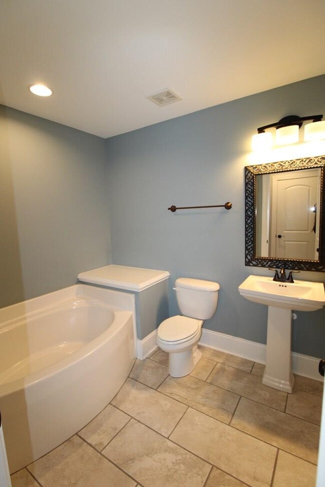 Building Photo - 2930 S Wise Dr