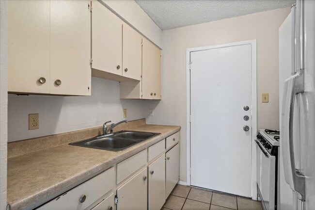 Building Photo - 4806 Russet Hill Dr