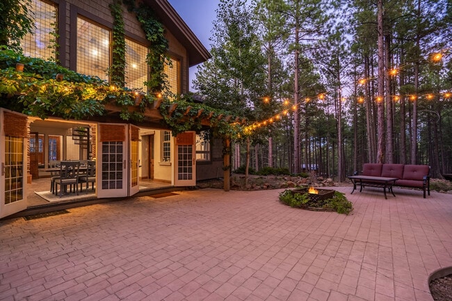 Building Photo - 4955 Hidden Hollow Rd