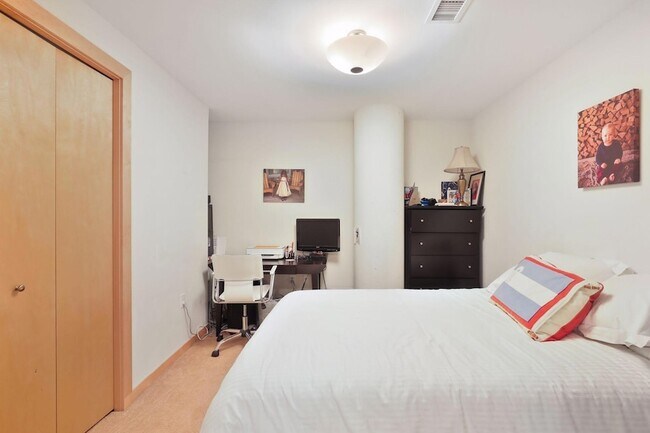 Building Photo - 1120 S 2nd St