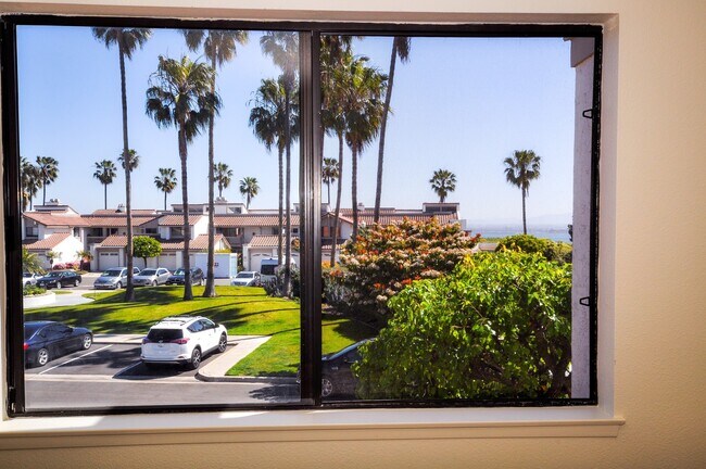 Building Photo - 3 Bedroom Condo on the Bay!