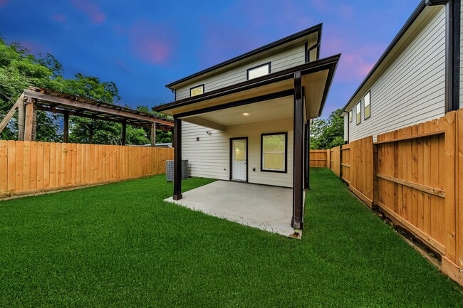 Building Photo - 10512 Exeter St