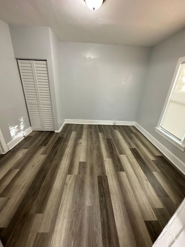 Building Photo - Fully Renovated 2/1 -Single Family Availab...
