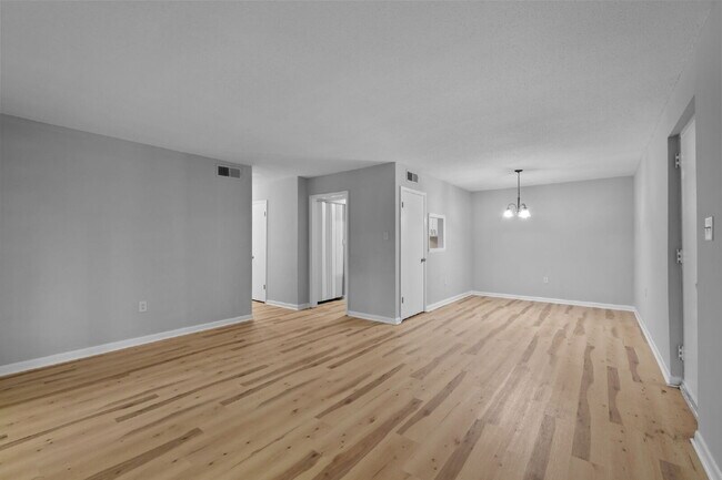 Building Photo - 500 Umstead Dr