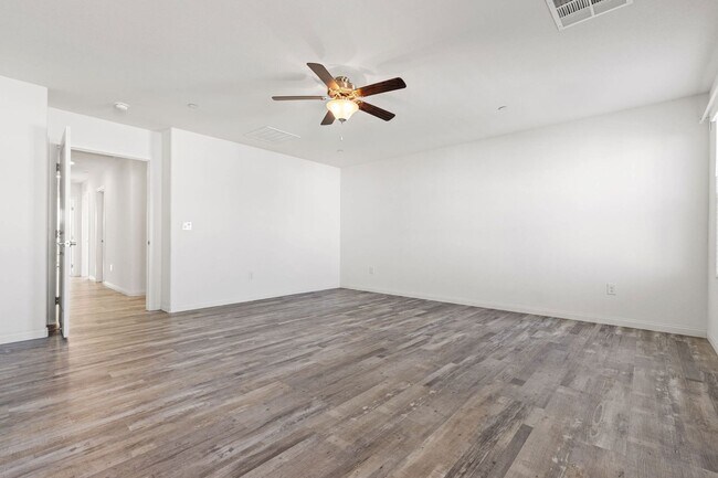 Building Photo - Newly Built 6 Bed / 2.5 Bath Single-Family Home with Upgraded Kitchen and Fully Fenced Yard in So...