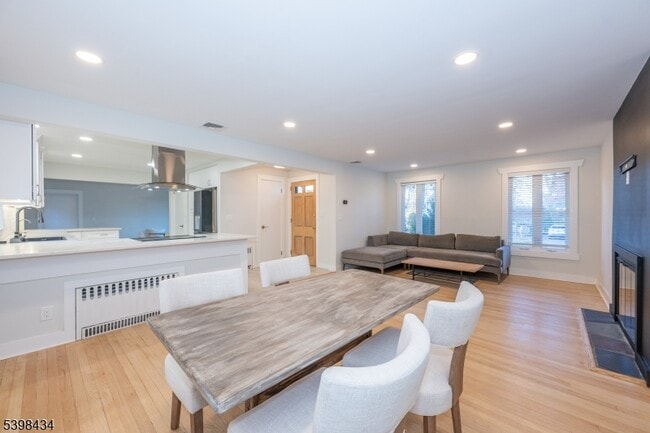 Building Photo - 7 Oak Tree Ln