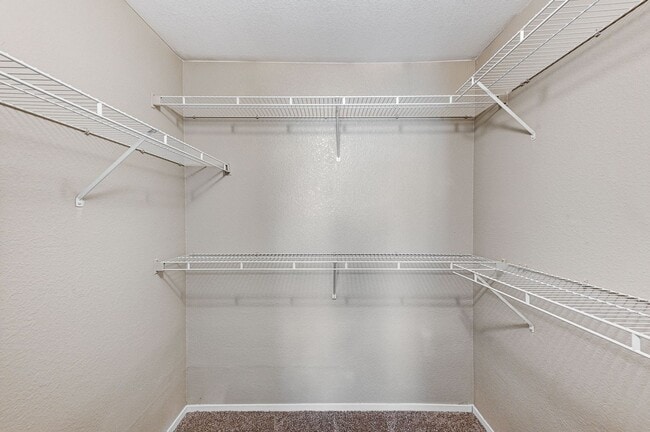 Building Photo - Spacious 2-Bed Condo with Balcony in Gated Community!